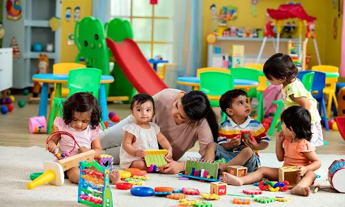 മൂന്ന് വയസിന് താഴെയുള്ള കുട്ടികളെ പ്രീസ്‌കൂളിൽ പോകാൻ നിർബന്ധിക്കുന്നത് നിയമവിരുദ്ധം; ഗുജറാത്ത് ഹൈക്കോടതി