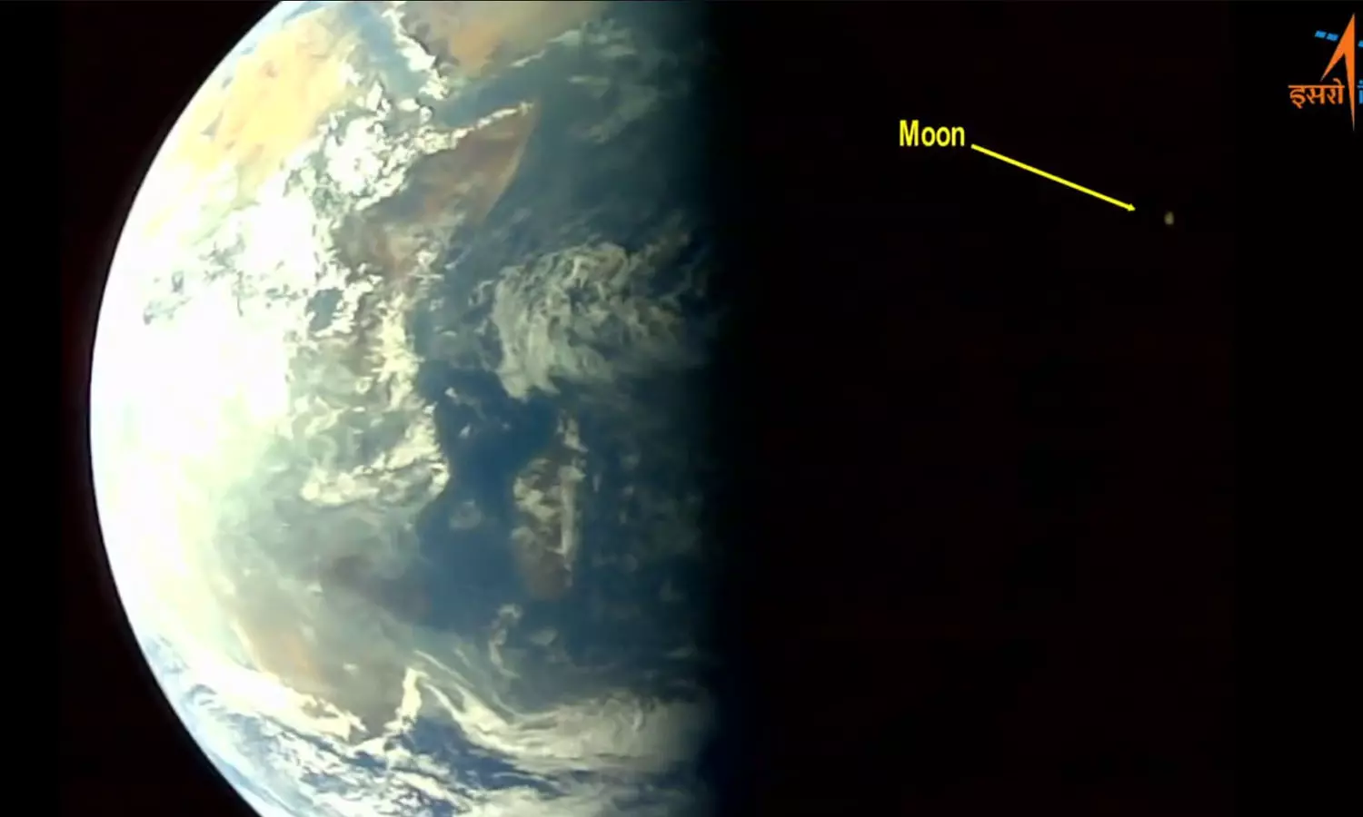 സെൽഫിയെടുത്ത് ആദിത്യ; ഭൂമിയുടെയും ചന്ദ്രന്റെയും ചിത്രവും പകർത്തി സെൽഫിയെടുത്ത് ആദിത്യ; ഭൂമിയുടെയും ചന്ദ്രന്റെയും ചിത്രവും പകർത്തി