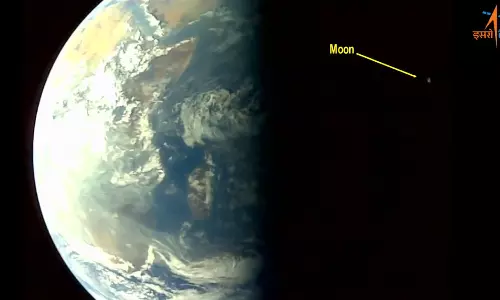 സെൽഫിയെടുത്ത് ആദിത്യ; ഭൂമിയുടെയും ചന്ദ്രന്റെയും ചിത്രവും പകർത്തി