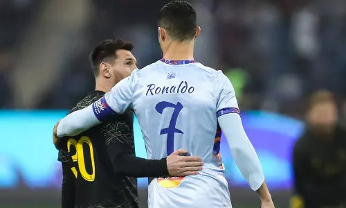 ഞാനും മെസ്സിയും ഫുട്‌ബോൾ ചരിത്രം മാറ്റിയെഴുതിയവർ. എന്നെ ഇഷ്ടപ്പെടാൻ അവനെ വെറുക്കേണ്ട- മനസ്സു തുറന്ന് ക്രിസ്റ്റ്യാനോ