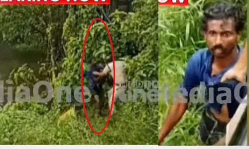 Aluva police,Aluva rape case; suspect jumped into the river and was caught by the police ,ആലുവ പീഡനക്കേസ്,ആലുവയില്‍ പെണ്‍കുട്ടിയെ പീഡിപ്പിച്ചു, ക്രിസ്റ്റില്‍ രാജിനെ പിടികൂടുന്ന ദൃശ്യം,ആലുവയിലെ പീഡനക്കേസിലെ പ്രതിയെ പിടികൂടി.