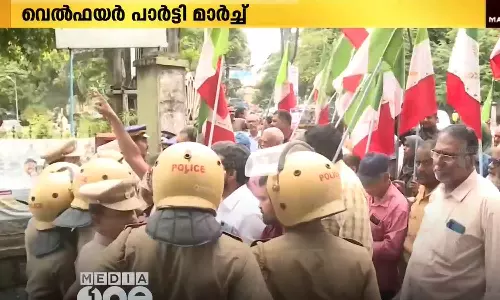 അനധികൃത കെട്ടിട നിർമാണം; പാലക്കാട് മുനിസിപ്പൽ ഓഫീസിലേക്ക് വെൽഫയർ പാർട്ടി മാർച്ച്