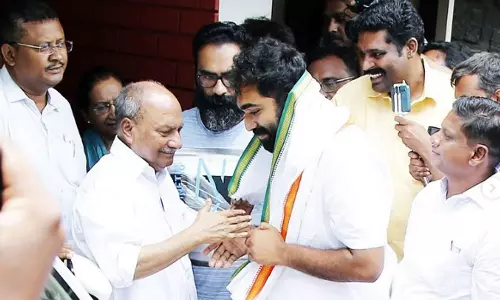 കുഞ്ഞൂഞ്ഞിനോട് കൊടും ക്രൂരത കാണിച്ചവർക്ക് പുതുപ്പള്ളിയിലെ ജനകീയ കോടതി കൊടുത്ത ശിക്ഷ; വികാരാധീനനായി എ.കെ.ആന്റണി