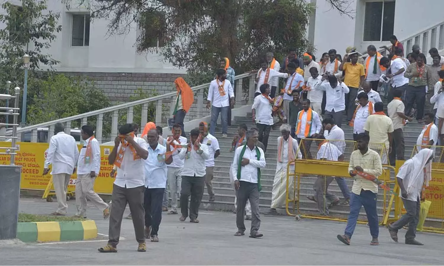 Bee Attack during BJP protest Kolar Karnataka