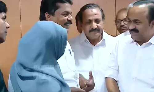 ഹർഷിന പ്രതിപക്ഷ നേതാവിനെ കണ്ടു