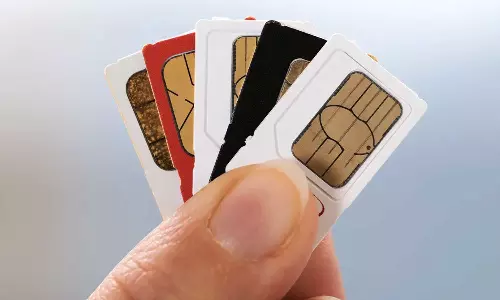 സിം കാർഡ് വാങ്ങാനും പഴയതു മാറ്റി വാങ്ങാനുമുള്ള നിയമങ്ങൾ കേന്ദ്രസർക്കാർ കർശനമാക്കിയേക്കുമെന്ന് റിപ്പോർട്ട് സിം കാർഡ് വാങ്ങാനും പഴയതു മാറ്റി വാങ്ങാനുമുള്ള നിയമങ്ങൾ കേന്ദ്രസർക്കാർ കർശനമാക്കിയേക്കുമെന്ന് റിപ്പോർട്ട്