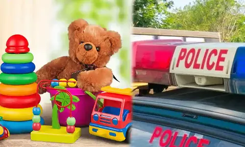 കൂടുതൽ കളിപ്പാട്ടം ആവശ്യപ്പെട്ടു; മൂന്നുവയസുകാരനെ പിതാവ് കഴുത്തറുത്ത് കൊലപ്പെടുത്തി