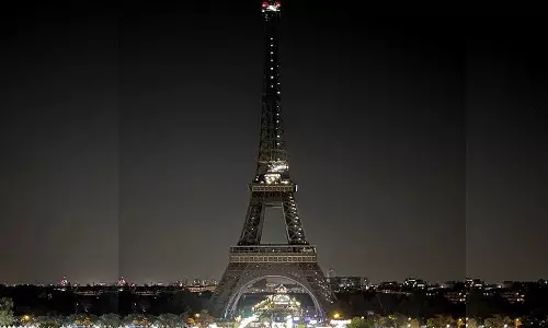 മൊറോക്കോ ഭൂചലനത്തിൻ്റെ ഇരകൾക്ക് ആദരമർപ്പിച്ച് ഈഫൽ ടവർ ലൈറ്റുകളണച്ചു