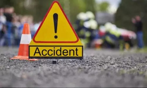 കോട്ടയത്ത് കെട്ടിടത്തിൻ്റെ കോൺക്രീറ്റ് ഭാഗം അടർന്ന് വീണ് യുവാവിന് പരിക്ക്