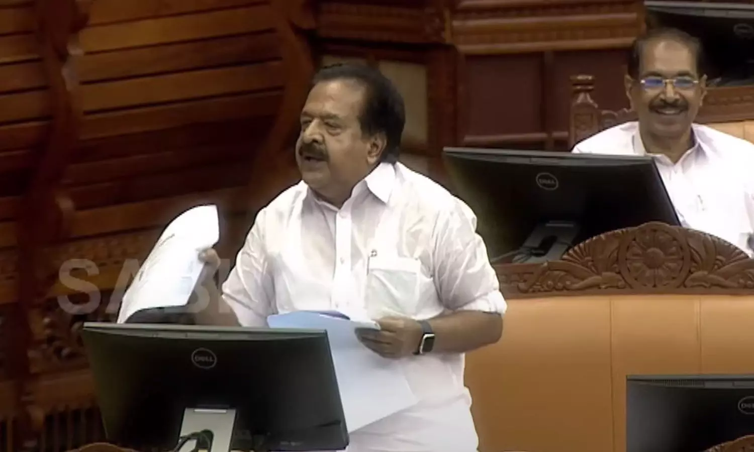 43 ലക്ഷം രൂപയ്ക്ക് തൊഴുത്ത്, പശു ചുരത്താൻ എ.ആർ റഹ്‌മാന്റെ പാട്ടും; സർക്കാറിനെതിരെ ചെന്നിത്തല