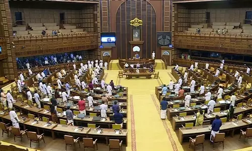 സംസ്ഥാനത്തെ സാമ്പത്തിക പ്രതിസന്ധി; അടിയന്തര പ്രമേയത്തിന് അനുമതി