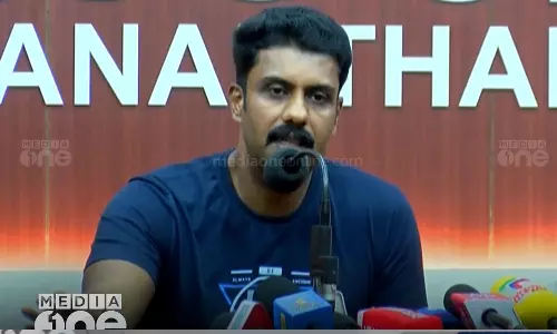 Ganesh Kumar,Feni Bakrishnan,Oommen Chandy,solar case,Oommen Chandys name was added to the complaint at the suggestion of Ganesh Kumar: Feni Bakrishnan,ഫെനി ബാകൃഷ്ണൻ,ഗണേഷ് കുമാര്‍,സോളോര്‍കേസ്, ഗണേഷ് കുമാറിനെതിരെ ഫെനി ബാലകൃഷ്ണന്‍