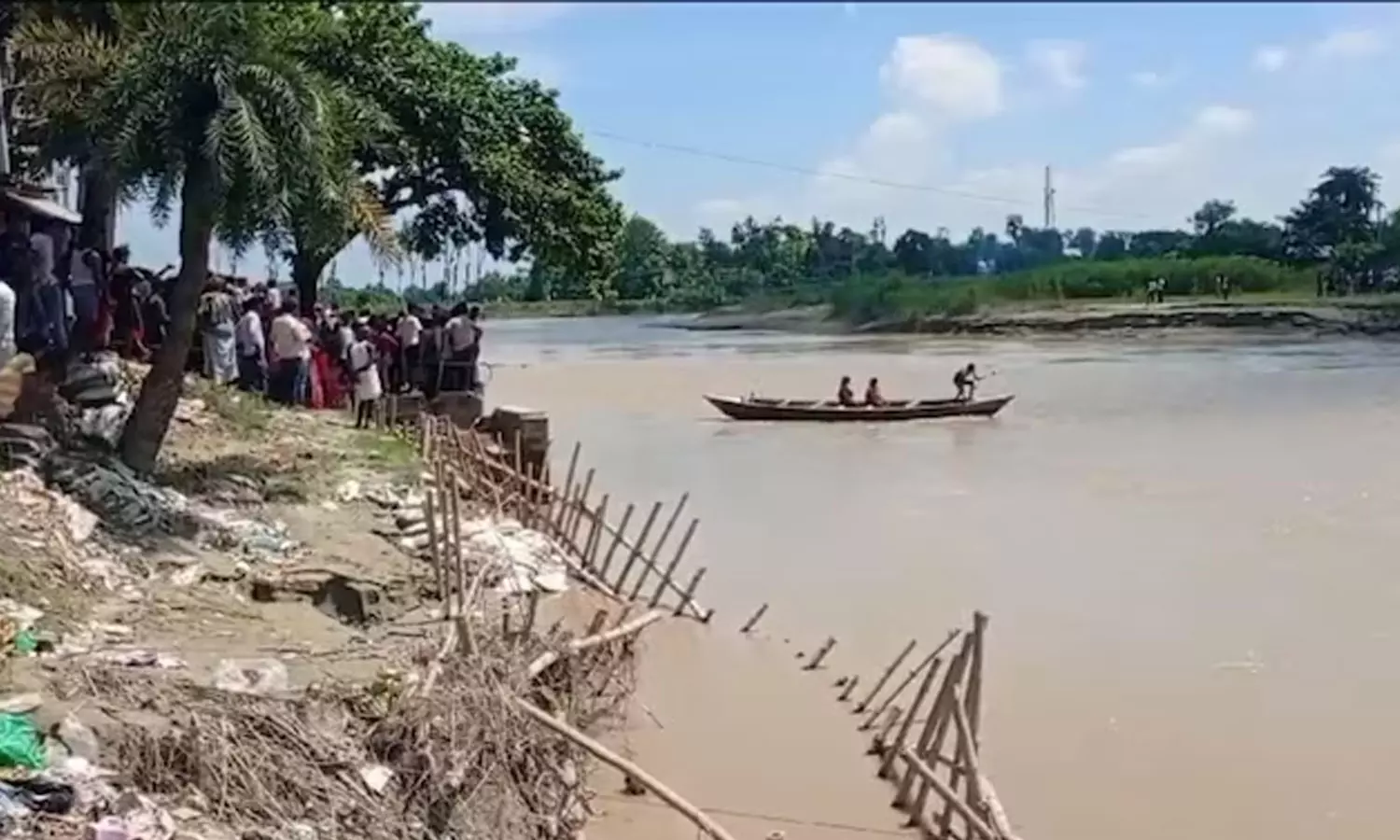 Boat capsizes in Bihar’s Muzaffarpur; 17 rescued, many children still missing,Bagmati river,Boat accident,ബിഹാറിൽ വിദ്യാർഥികളുമായി പോയ ബോട്ട് മറിഞ്ഞു; 16 കുട്ടികളെ കാണാതായി, ബോട്ട് മറിഞ്ഞ് വിദ്യാര്‍ഥികളെ കാണാതായി
