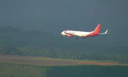 കാലാവസ്ഥ പ്രതികൂലം; കരിപ്പൂരിൽ ഇറങ്ങേണ്ട വിമാനങ്ങൾ വഴി തിരിച്ചു വിട്ടു