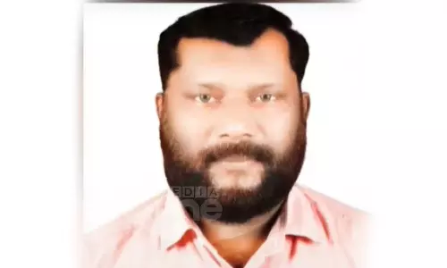 gang of four broke into his house in Idukki and hacked him, gang attacked youth in Vandiperiyar, Vandiperiyar abbas attack
