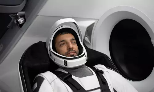 സുൽത്താൻ അൽ നിയാദി ജന്മനാട്ടിൽ തിരിച്ചെത്തി; വിമാനത്താവളത്തിൽ  വീരോചിത വരവേൽപ്