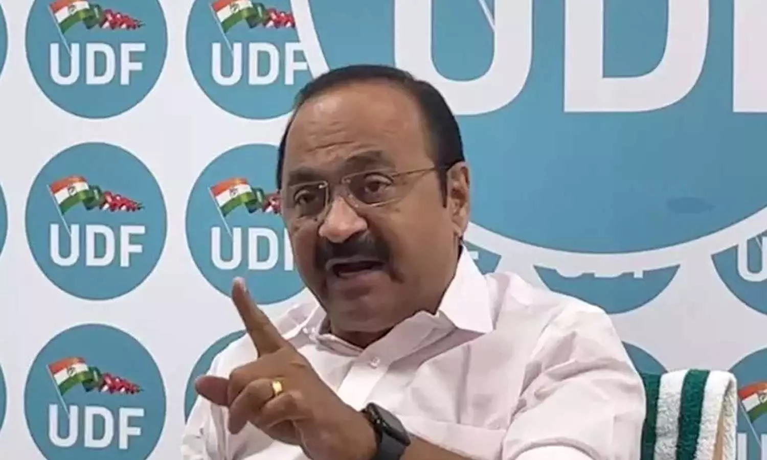 പൈസയില്ലെങ്കി വേറെ പണിക്ക് പോ...അല്ലാതെ പിടിച്ചുപറിക്കരുത്; പ്രതിഷേധത്തിന് ഫീസ് വാങ്ങുന്നതിനെതിരെ വി.ഡി സതീശൻ പൈസയില്ലെങ്കി വേറെ പണിക്ക് പോ...അല്ലാതെ പിടിച്ചുപറിക്കരുത്; പ്രതിഷേധത്തിന് ഫീസ് വാങ്ങുന്നതിനെതിരെ വി.ഡി സതീശൻ