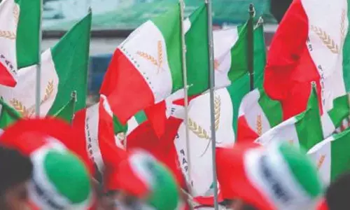 സ്ലീപ്പർ കോച്ചുകൾ വെട്ടിക്കുറച്ച തീരുമാനം പിൻവലിക്കണം; റെയിൽവേ മന്ത്രിക്ക് നിവേദനം നല്കി വെല്ഫെയർ പാർട്ടി സ്ലീപ്പർ കോച്ചുകൾ വെട്ടിക്കുറച്ച തീരുമാനം പിൻവലിക്കണം; റെയിൽവേ മന്ത്രിക്ക് നിവേദനം നല്കി വെല്ഫെയർ പാർട്ടി