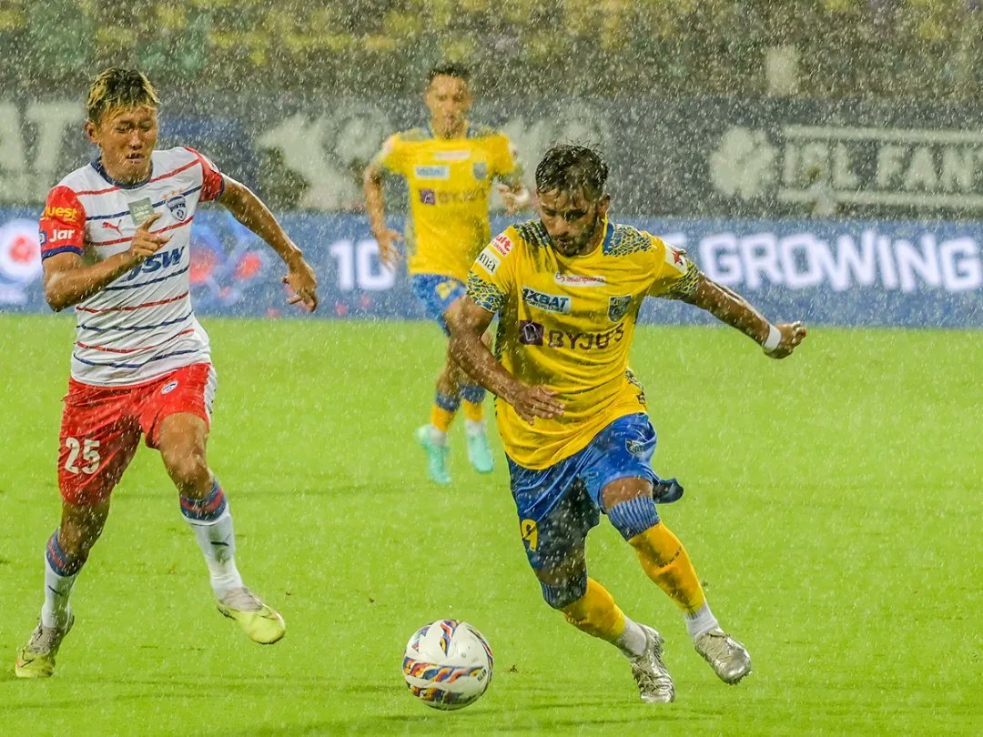 കൊച്ചിയിൽ കണക്ക് തീർത്ത് ബ്ലാസ്റ്റേഴ്‌സ്;  ബംഗളൂരുവിനെ 2-1 ന് തകർത്ത് മഞ്ഞപ്പട