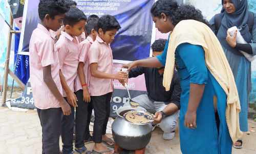 Fraternity Movement protest on mid-day meals issue, mid-day meals, Fraternity Movement, Fraternity movement protest,