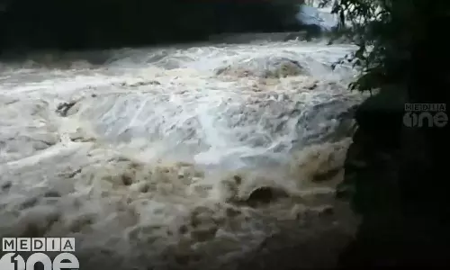 ശക്തമായ മഴ; തിരുവനന്തപുരത്തെ മക്കിയാർ കരകവിഞ്ഞ് ഒഴുകി ശക്തമായ മഴ; തിരുവനന്തപുരത്തെ മക്കിയാർ കരകവിഞ്ഞ് ഒഴുകി