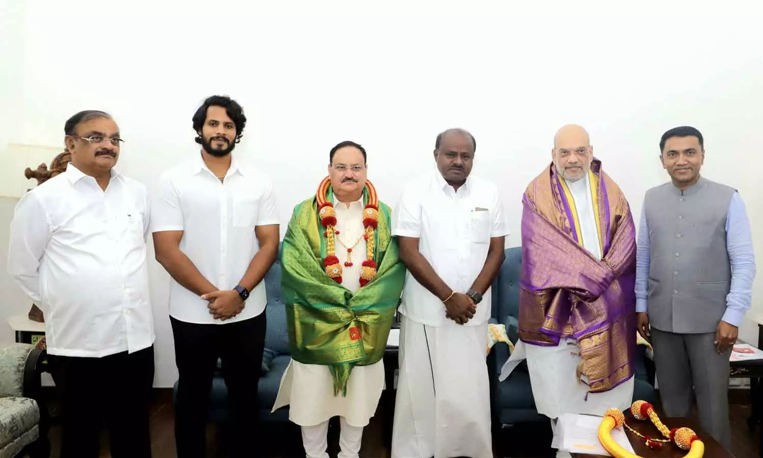 അമിത് ഷാ കുമാരസ്വാമിയെ കണ്ടു; ജെ.ഡി.എസ് എൻ.ഡി.എയിലേക്ക് അമിത് ഷാ കുമാരസ്വാമിയെ കണ്ടു; ജെ.ഡി.എസ് എൻ.ഡി.എയിലേക്ക്