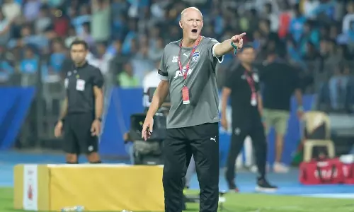 ആരാധകർ ഗോളടിക്കില്ലല്ലോ, തോറ്റത് ഗ്രൗണ്ടിൽ- ബംഗളൂരു പരിശീലകൻ