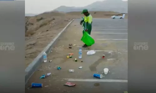 പൊതു ഇടങ്ങളിൽ മാലിന്യം തള്ളിയാൽ 100 റിയാൽ പിഴ; മുന്നറിയിപ്പുമായി മസ്കത്ത് മുനിസിപ്പാലിറ്റി