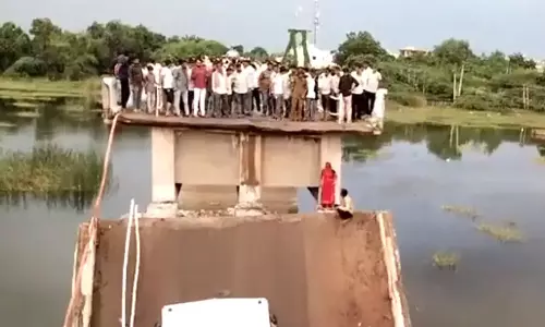 Bridge Collapses , Bhogavo river, Bridge Collapses In Gujarats Surendranagar ,ഗുജറാത്തില്‍ പാലം തകര്‍ന്നു വീണു,40 വര്‍ഷം പഴക്കമുള്ള പാലം തകര്‍ന്നു,പാലം തകര്‍ന്ന് പരിക്ക്, latest malayalam news