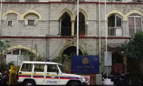 കാറിന്‍റെ ഹെഡ്‌ലൈറ്റ് മുഖത്തേക്കടിച്ചതിനെച്ചൊല്ലി തർക്കം; പൊലീസുകാരന്റെ അടിയേറ്റ് 55-കാരന്‍ മരിച്ചു