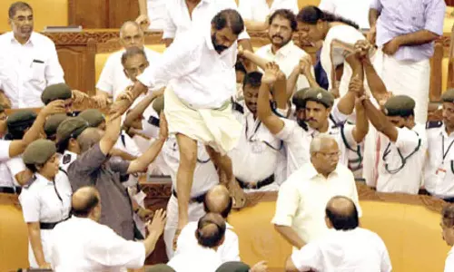 നിയമസഭാ കയ്യാങ്കളി കേസിൽ തുടരന്വേഷണ റിപ്പോർട്ട് കോടതിയിൽ സമർപ്പിച്ചു