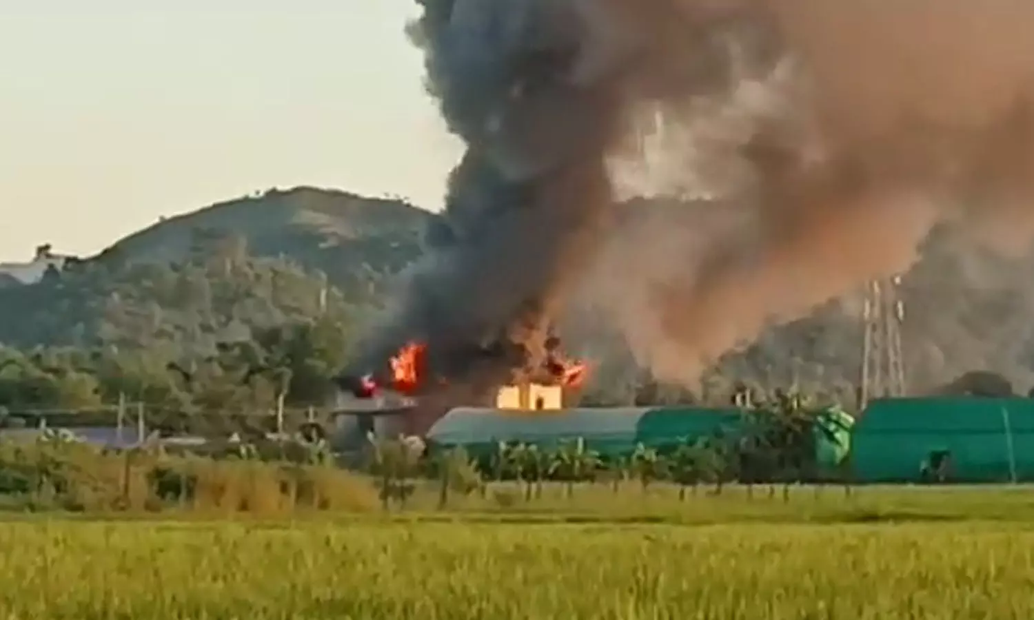 BJP office set on fire in Manipur, manipur violence, latest malayalam news, മണിപ്പൂരിൽ ബിജെപി ഓഫീസിന് തീയിട്ടു, മണിപ്പൂരിൽ അക്രമം, ഏറ്റവും പുതിയ മലയാളം വാർത്ത,