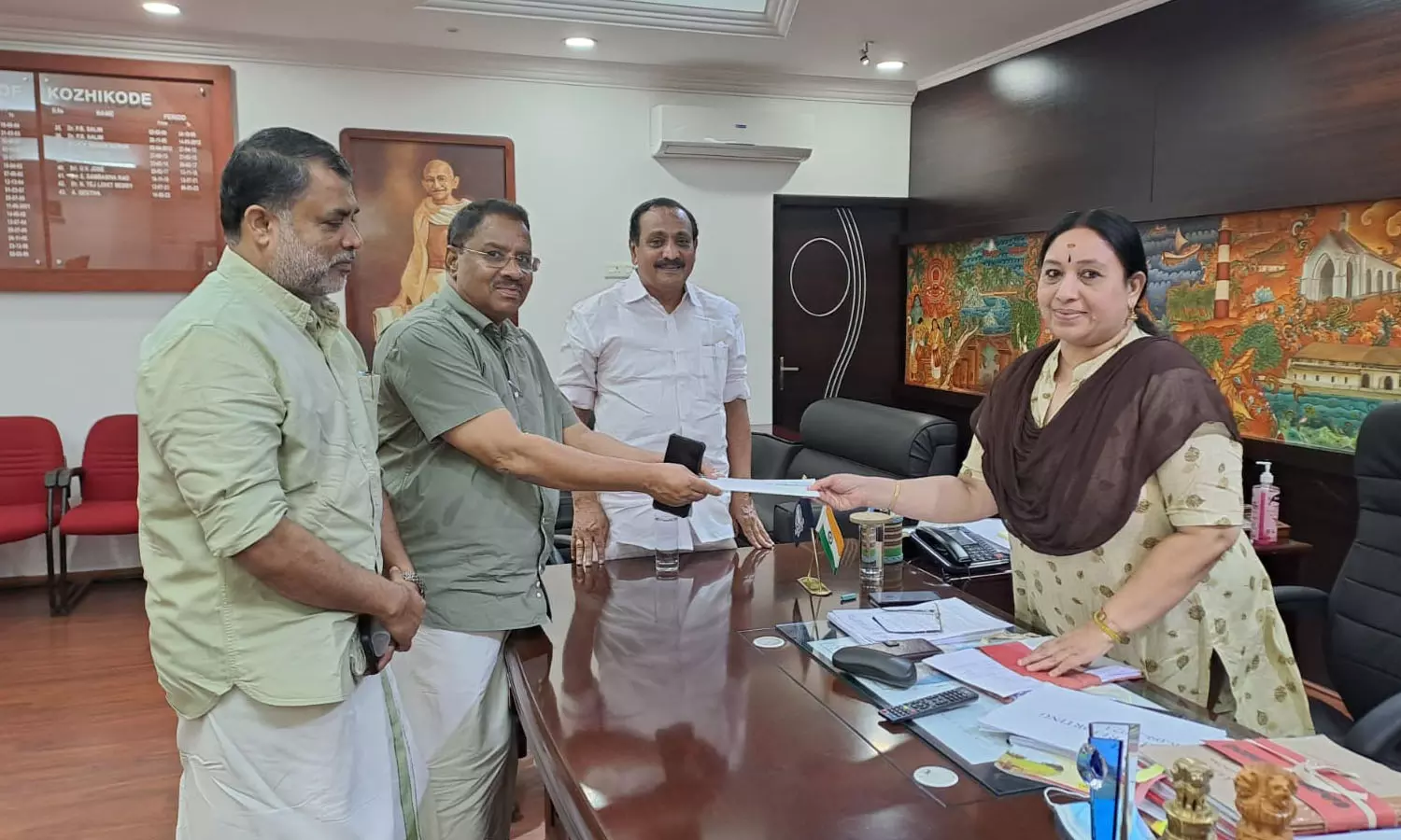 നബിദിന പരിപാടികള്‍ക്ക് നിപ നിയന്ത്രണങ്ങളില്‍ ഇളവ് അനുവദിക്കണം: മുസ്‌ലിം ലീഗ് ജില്ലാ കലക്ടര്‍ക്ക് നിവേദനം നല്‍കി