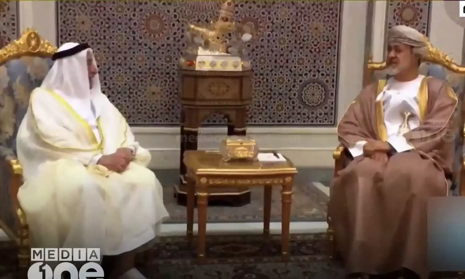 ഷാർജ ഭരണാധികാരി ഒമാൻ സുൽത്താനുമായി കൂടിക്കാഴ്ച നടത്തി