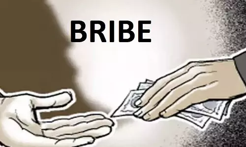 ആരോഗ്യമന്ത്രി മന്ത്രി  വീണാ ജോർജിന്റെ സ്റ്റാഫിനെതിരെ കൈക്കൂലി ആരോപണം; ജോലി വാ​ഗ്ദാനം ചെയ്ത് പണം തട്ടിയെന്ന് പരാതി