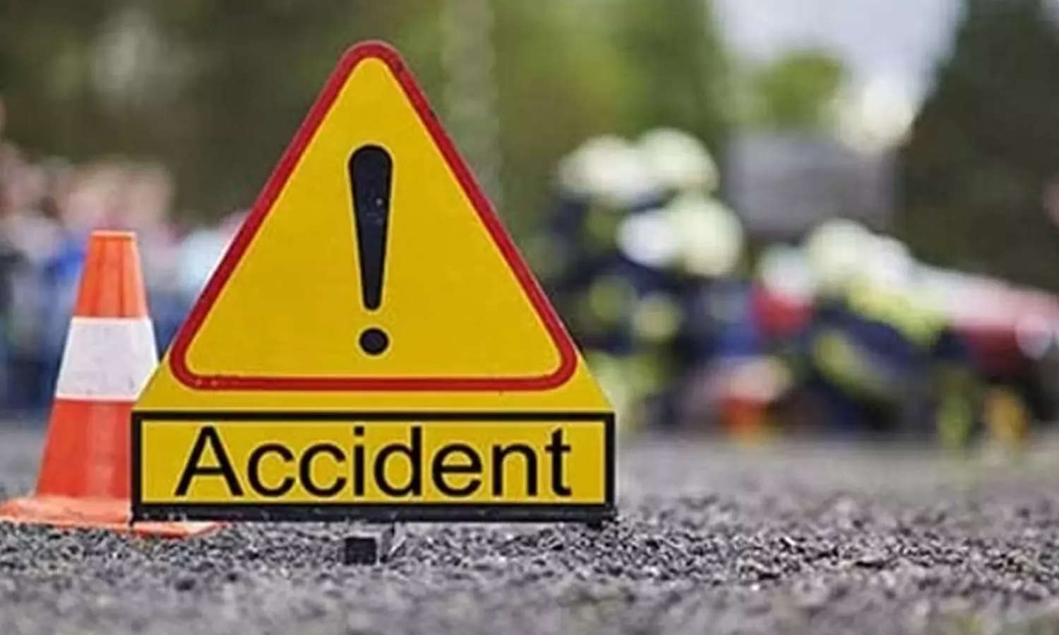 തൃശൂരിൽ കാർ മരത്തിലിടിച്ച് രണ്ട് യുവാക്കൾ മരിച്ചു തൃശൂരിൽ കാർ മരത്തിലിടിച്ച് രണ്ട് യുവാക്കൾ മരിച്ചു