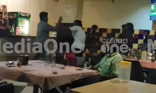 തിരുവനന്തപുരത്ത്  ബാറില്‍ യുവാവിനെ മര്‍ദിച്ച് പണം കവര്‍ന്നതായി പരാതി