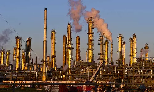 എണ്ണവില കുതിക്കുന്നു; ഇന്ന് മാത്രം മൂന്ന് ശതമാനം വർധനയുണ്ടായി എണ്ണവില കുതിക്കുന്നു; ഇന്ന് മാത്രം മൂന്ന് ശതമാനം വർധനയുണ്ടായി