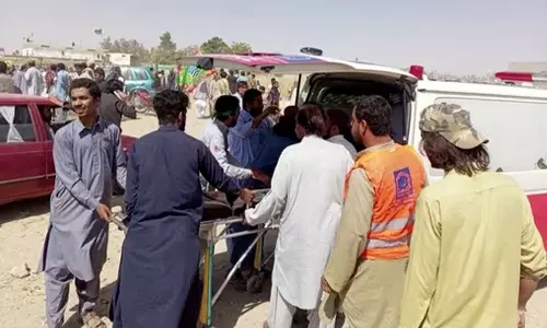 പാകിസ്താനിൽ മൂന്ന് ചാവേർ സ്ഫോടനങ്ങൾ; 52 പേർ കൊല്ലപ്പെട്ടു