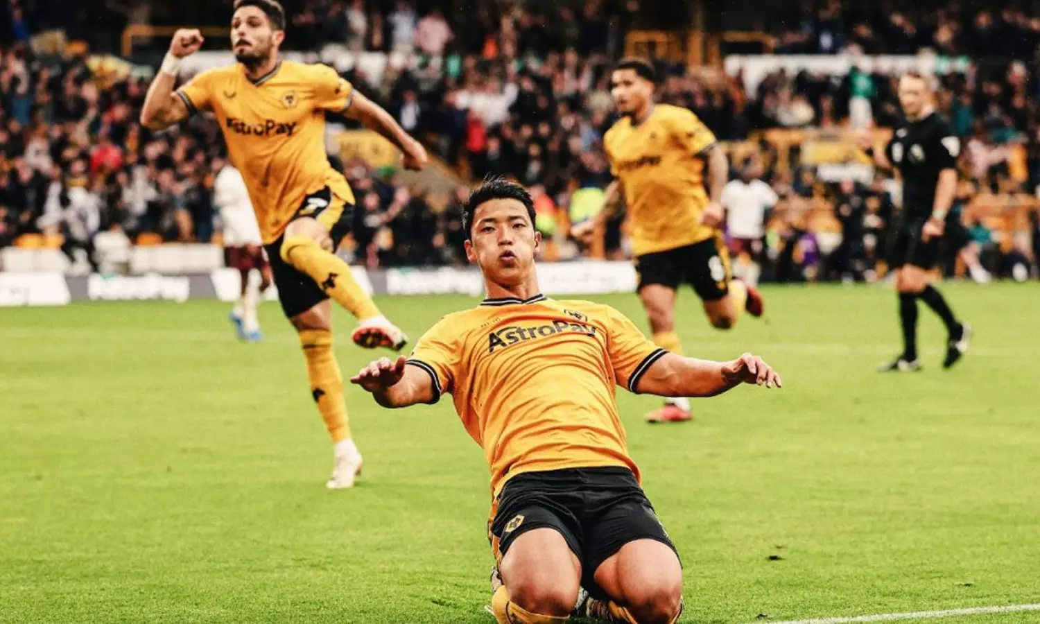 wolves beat Manchester city for 2-1 ad ending winning journey