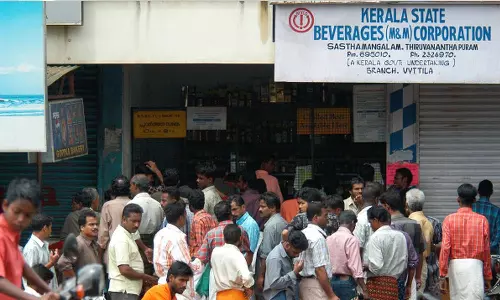 Operation Moonlight,  vigilance, Bevco outlets, latest malayalam news, ഓപ്പറേഷൻ മൂൺലൈറ്റ്, വിജിലൻസ്, ബെവ്‌കോ ഔട്ട്‌ലെറ്റുകൾ, ഏറ്റവും പുതിയ മലയാളം വാർത്തകൾ