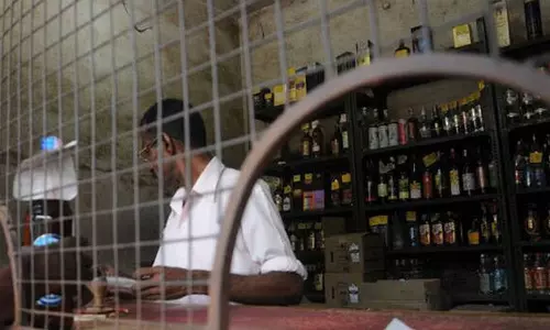 theft in beverages outlet karunagappally kollam