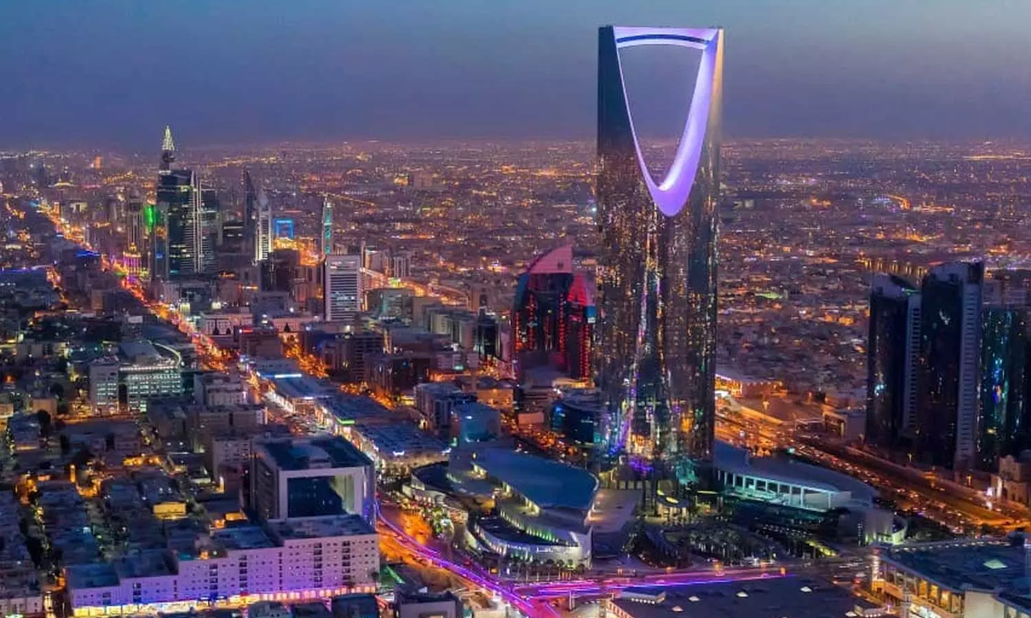 കമ്പനികളുടെ റീജിയണല് ഓഫീസ് മാറ്റം; സൗദിയിലേക്ക് മാറുന്നതിന് ലൈസന്സ് നേടിയത് 162 കമ്പനികള് കമ്പനികളുടെ റീജിയണല് ഓഫീസ് മാറ്റം; സൗദിയിലേക്ക് മാറുന്നതിന് ലൈസന്സ് നേടിയത് 162 കമ്പനികള്