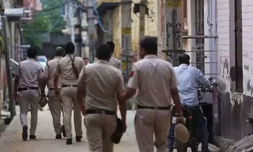 കേന്ദ്രം വേട്ടയാടുകയാണെന്ന് മാധ്യമ പ്രവർത്തകരുടെ സംഘടനകൾ കേന്ദ്രം വേട്ടയാടുകയാണെന്ന് മാധ്യമ പ്രവർത്തകരുടെ സംഘടനകൾ