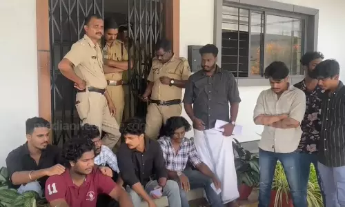 SFI , Mount Sion College Principal, Pathanamthitta, latest malayalam news, sfi protest, പത്തനംതിട്ട, മൗണ്ട് സിയോൺ കോളജ്, പ്രിൻസിപ്പലിനെ ഉപരോധിച്ച്  എസ്.എഫ്.ഐ,