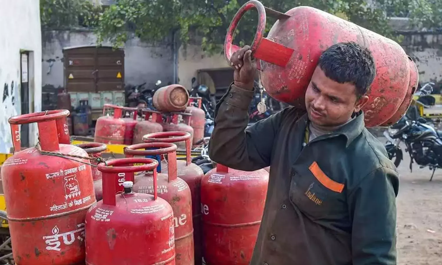 Cooking gas subsidy, Ujwala scheme, LPG price hike, latest malayalam news, പാചക വാതക സബ്സിഡി, ഉജ്വല പദ്ധതി, എൽപിജി വില വർദ്ധനവ്, ഏറ്റവും പുതിയ മലയാളം വാർത്തകൾ Cooking gas subsidy, Ujwala scheme, LPG price hike, latest malayalam news, പാചക വാതക സബ്സിഡി, ഉജ്വല പദ്ധതി, എൽപിജി വില വർദ്ധനവ്, ഏറ്റവും പുതിയ മലയാളം വാർത്തകൾ