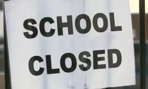 holiday for schools, relief camps in Thiruvananthapuram, heavy rain ,rain alert, latest malayalam news, സ്കൂളുകൾക്ക് അവധി, തിരുവനന്തപുരത്ത് ദുരിതാശ്വാസ ക്യാമ്പുകൾ, കനത്ത മഴ, മഴ മുന്നറിയിപ്പ്, ഏറ്റവും പുതിയ മലയാളം വാർത്തകൾ