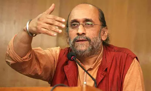 paranjoy guha thakurta mocks Modi