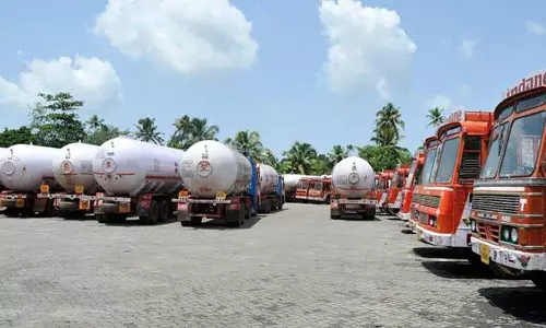 Gas leak at Puduvaipin IOC plant, IOC plant, Gas leak , latest malayalam news, പുതുവൈപ്പിൻ ഐഒസി പ്ലാന്റിലെ വാതക ചോർച്ച, ഐഒസി പ്ലാന്റ്, വാതക ചോർച്ച, ഏറ്റവും പുതിയ മലയാളം വാർത്ത