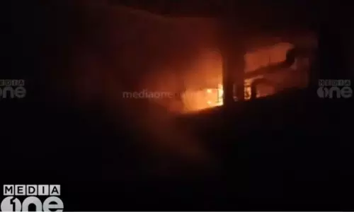 Huge fire in Kottayam Vellur; paper manufacturing plant was completely gutted,latest malayalam news,കോട്ടയം വെള്ളൂരിൽ വൻ തീപിടിത്തം; പേപ്പർ നിർമാണ പ്ലാന്റ് പൂർണമായി കത്തി നശിച്ചു,കോട്ടയത്ത് തീപിടിത്തം,കേരളാ പേപ്പർ പ്രൊഡക്റ്റ്‌സിൽ തീപിടിത്തം